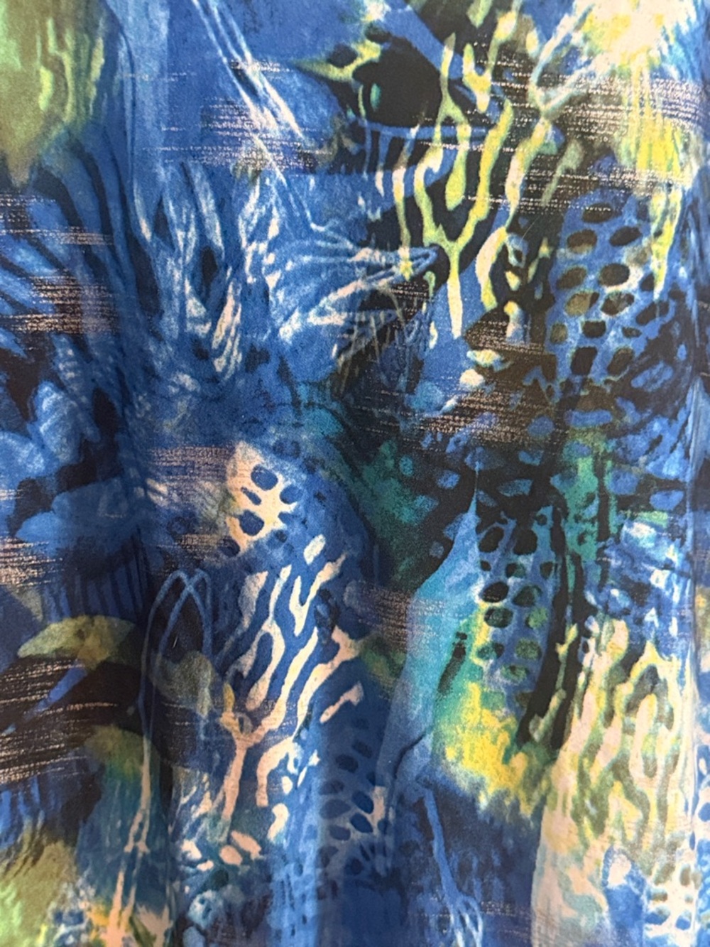 Peter Nygard Blue & Green Abstract V-Neck Short Sleeve T-Shirt Vibrant Colors - Picture 2 of 4